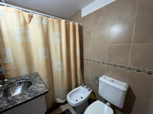 Departamento en venta con cochera a pocas cuadras de la peatonal - Imagen 5