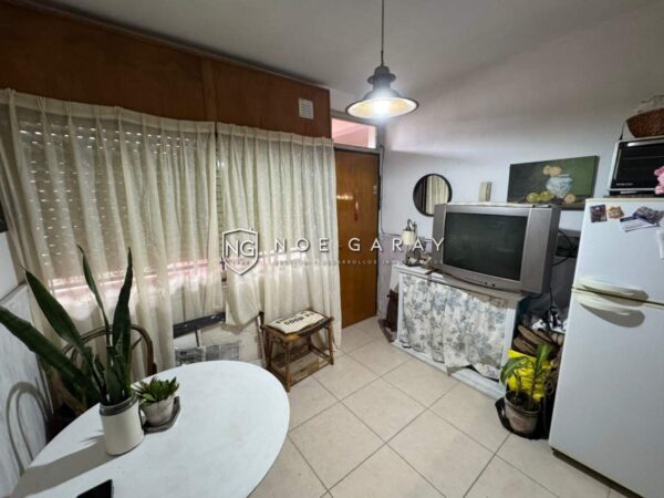 Departamento en venta en pleno centro con gran terraza propia. - Imagen 3