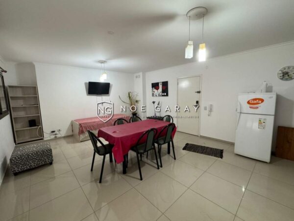 Departamento en venta con patio propio, cochera y pileta - Imagen 2