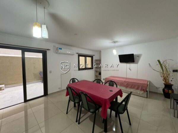Departamento en venta con patio propio, cochera y pileta - Imagen 3