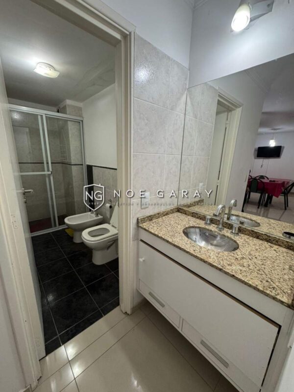 Departamento en venta con patio propio, cochera y pileta - Imagen 4