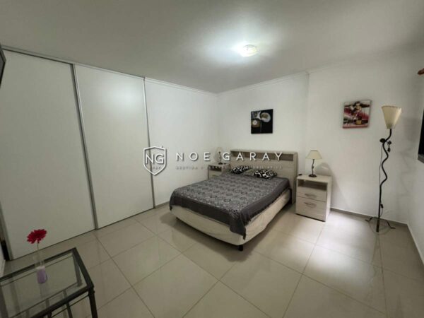 Departamento en venta con patio propio, cochera y pileta - Imagen 6