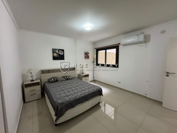 Departamento en venta con patio propio, cochera y pileta - Imagen 7