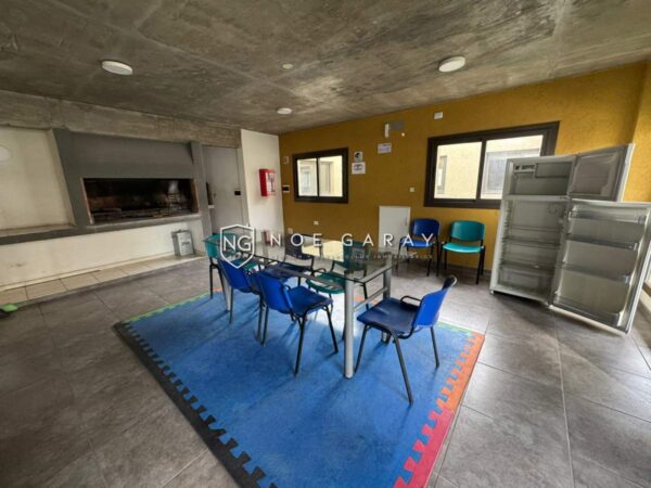 Departamento en venta con patio propio, cochera y pileta - Imagen 11