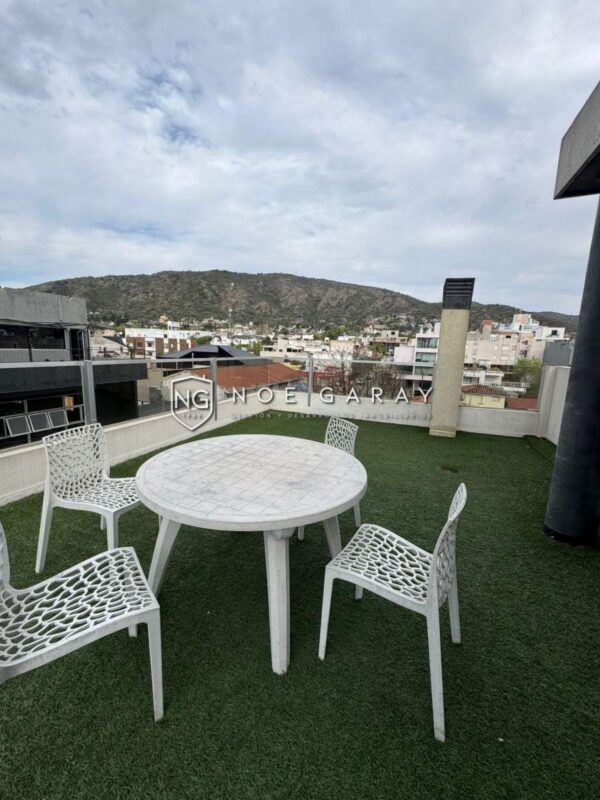 Departamento en venta con patio propio, cochera y pileta - Imagen 13