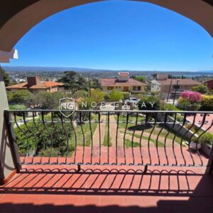 Casa en venta en Villa Carlos Paz con vista panorámica de la ciudad, las sierras y el Lago San Roque