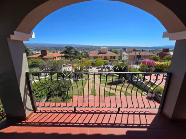 Casa en venta en Villa Carlos Paz con vista panorámica de la ciudad, las sierras y el Lago San Roque