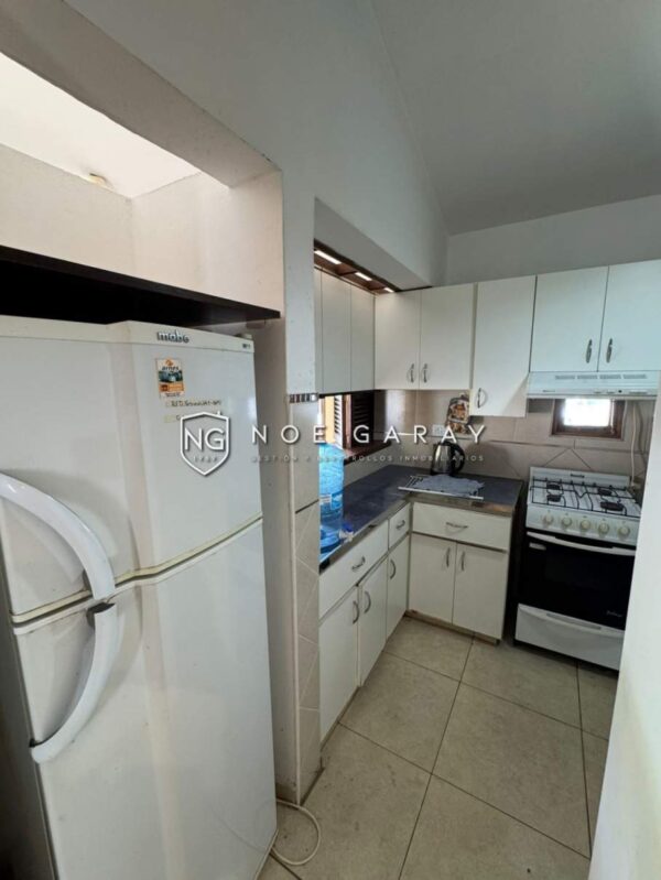 Departamento en venta con balcón terraza y bajada al lago - Imagen 3