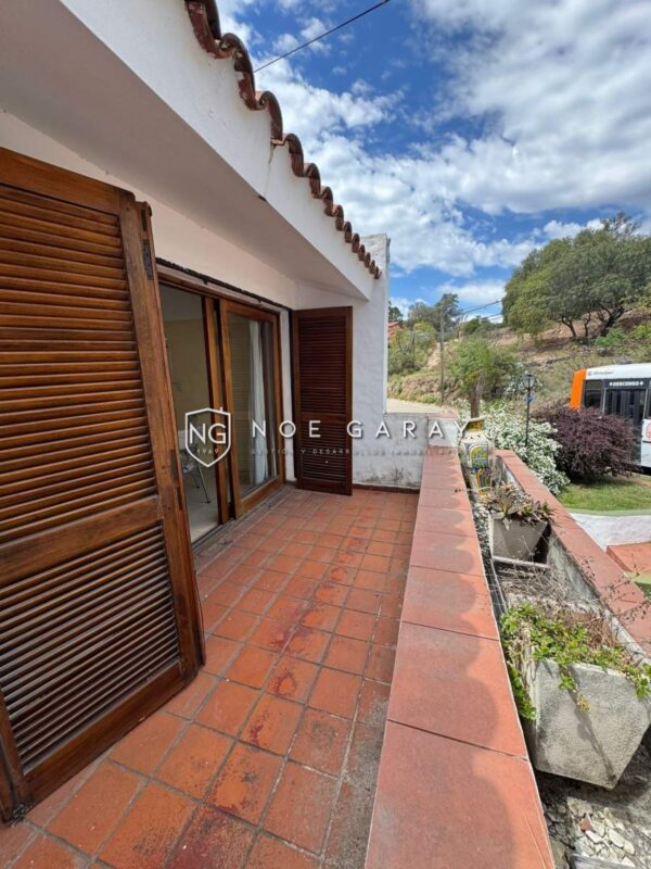 Departamento en venta con balcón terraza y bajada al lago - Imagen 8
