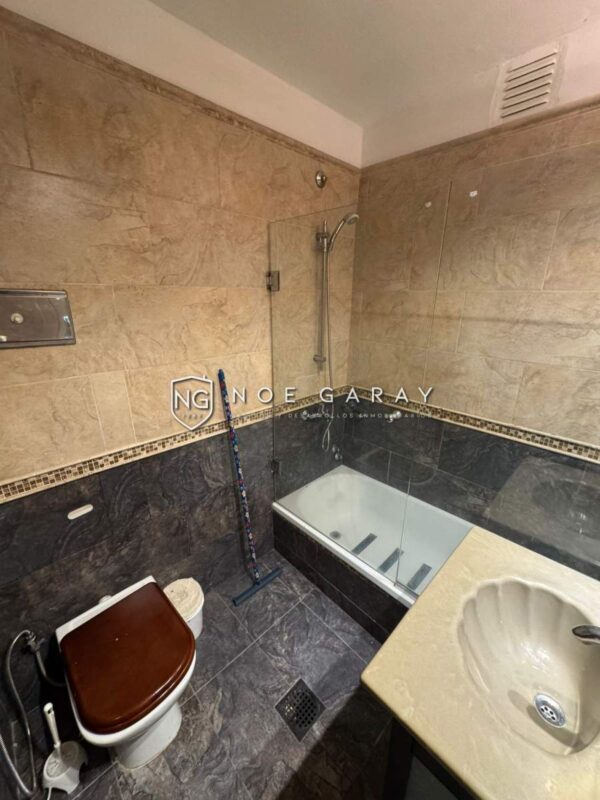 Departamento en venta con balcón terraza y bajada al lago - Imagen 10