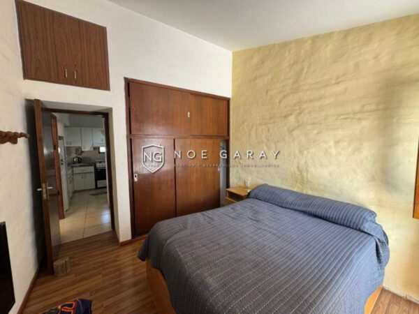 Departamento en venta con balcón terraza y bajada al lago - Imagen 11