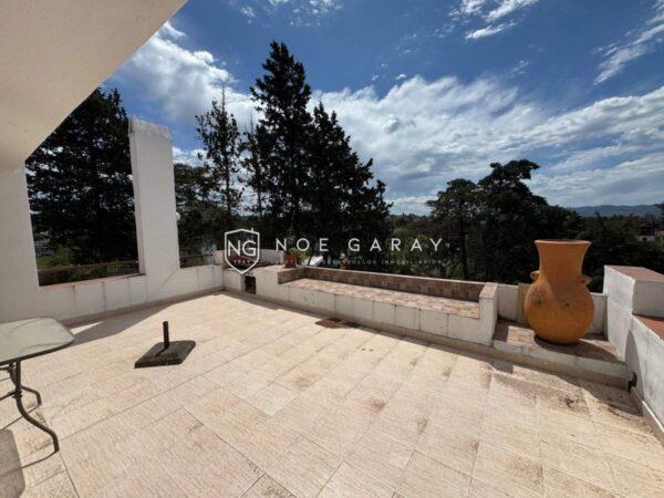Departamento en venta con balcón terraza y bajada al lago - Imagen 12
