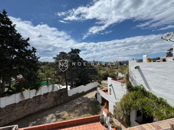 Departamento en venta con balcón terraza y bajada al lago - Imagen 13
