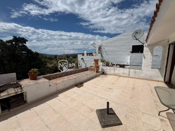 Departamento en venta con balcón terraza y bajada al lago - Imagen 14