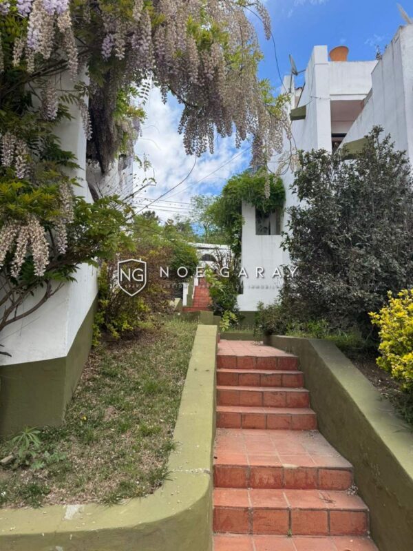 Departamento en venta con balcón terraza y bajada al lago - Imagen 15