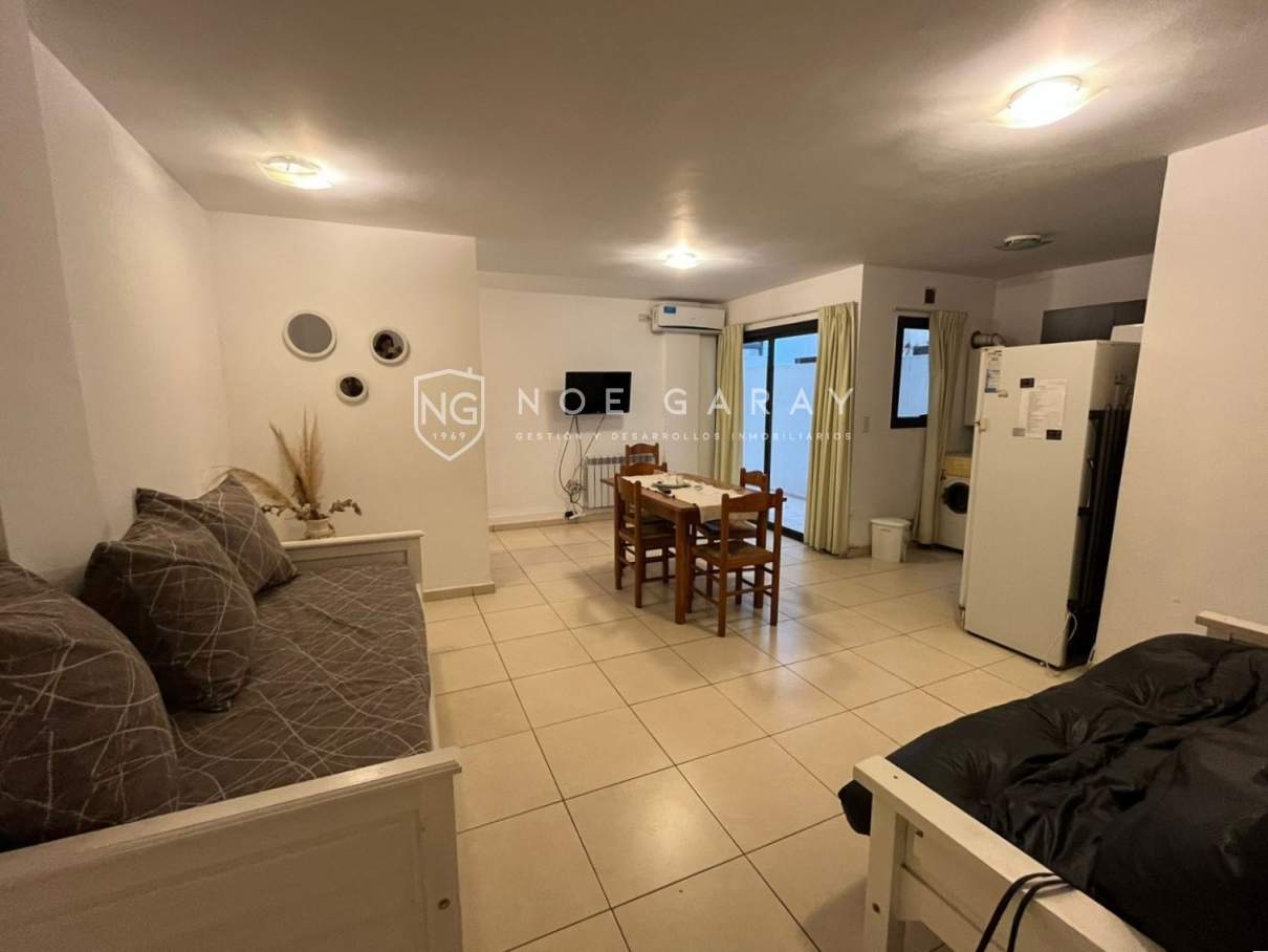 Departamento Céntrico en venta con cochera.