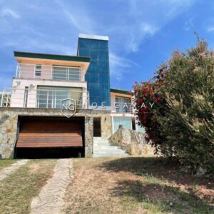 Casa en venta con una vista impresionante del Lago San Roque y la ciudad de Villa Carlos Paz
