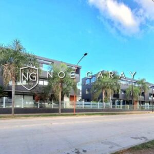 Departamento en venta con balcon a la calle en Edificio Lake 360