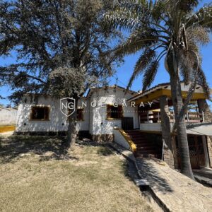 Casa  2 Departamentos en venta