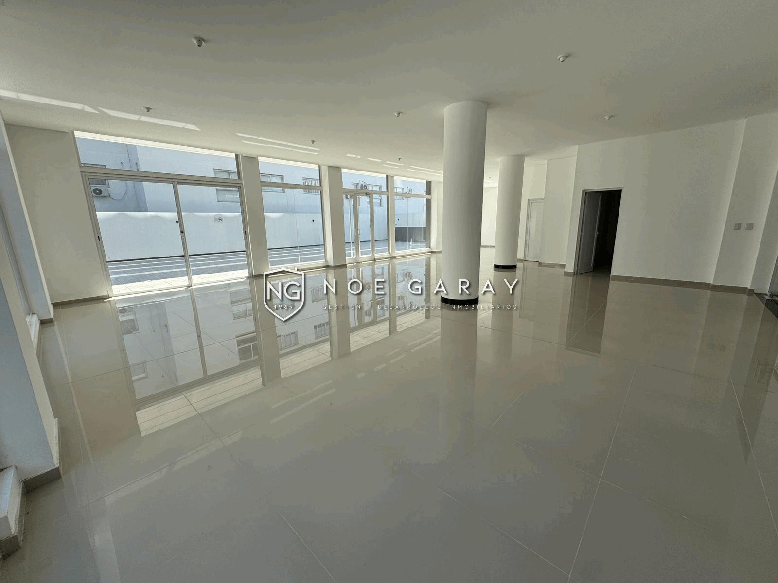 Local en alquiler anual apto gastronomico - Imagen 2