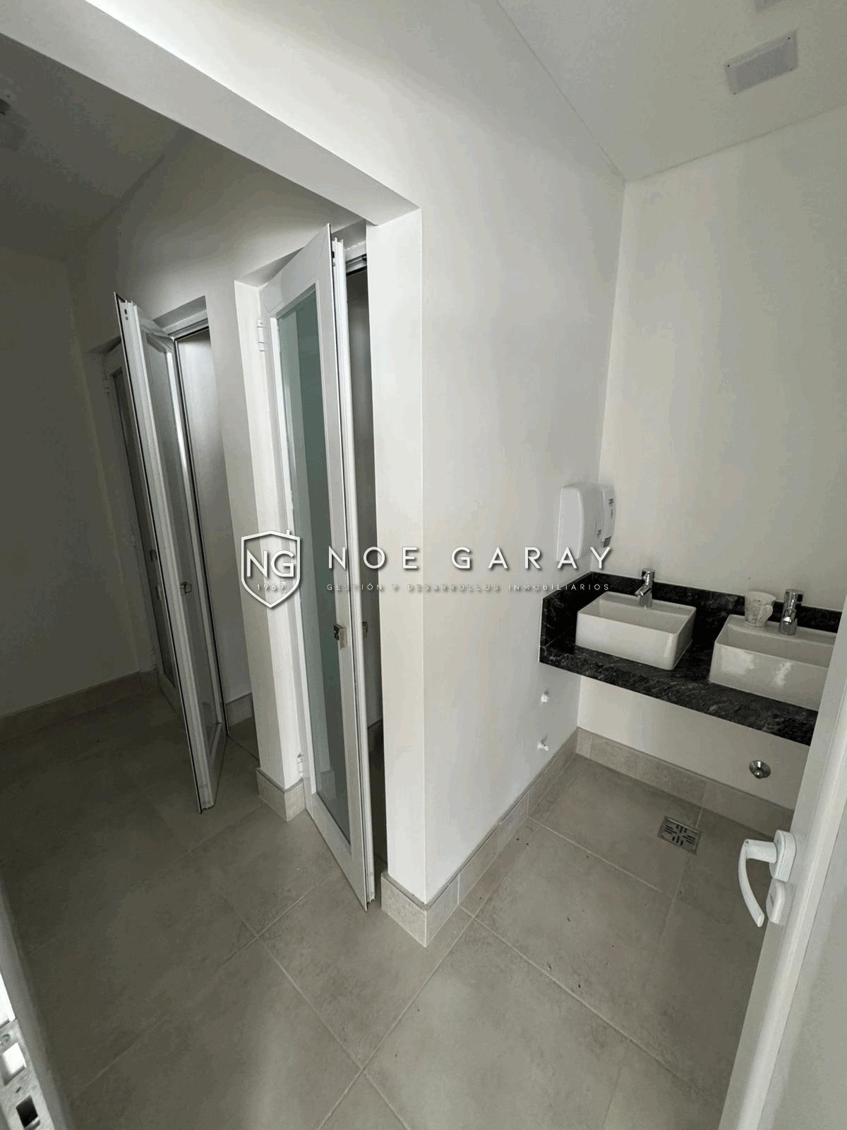 Local en alquiler anual apto gastronomico - Imagen 6