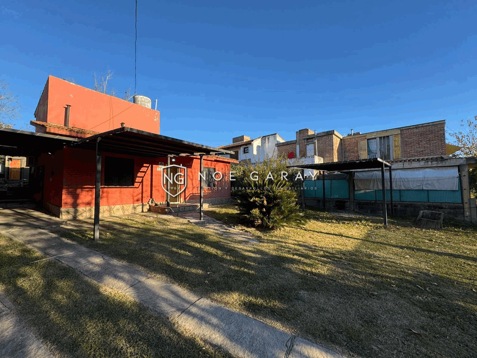 Casa de 3 dorm en alquiler anual en Barrio Manantiales