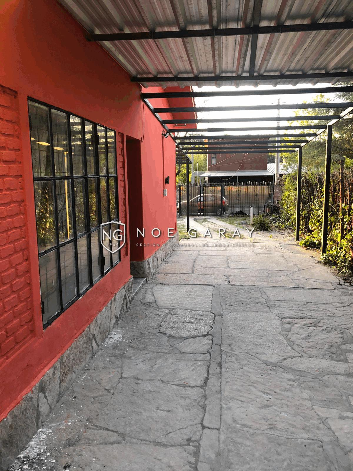 Casa de 3 dorm en alquiler anual en Barrio Manantiales - Imagen 2