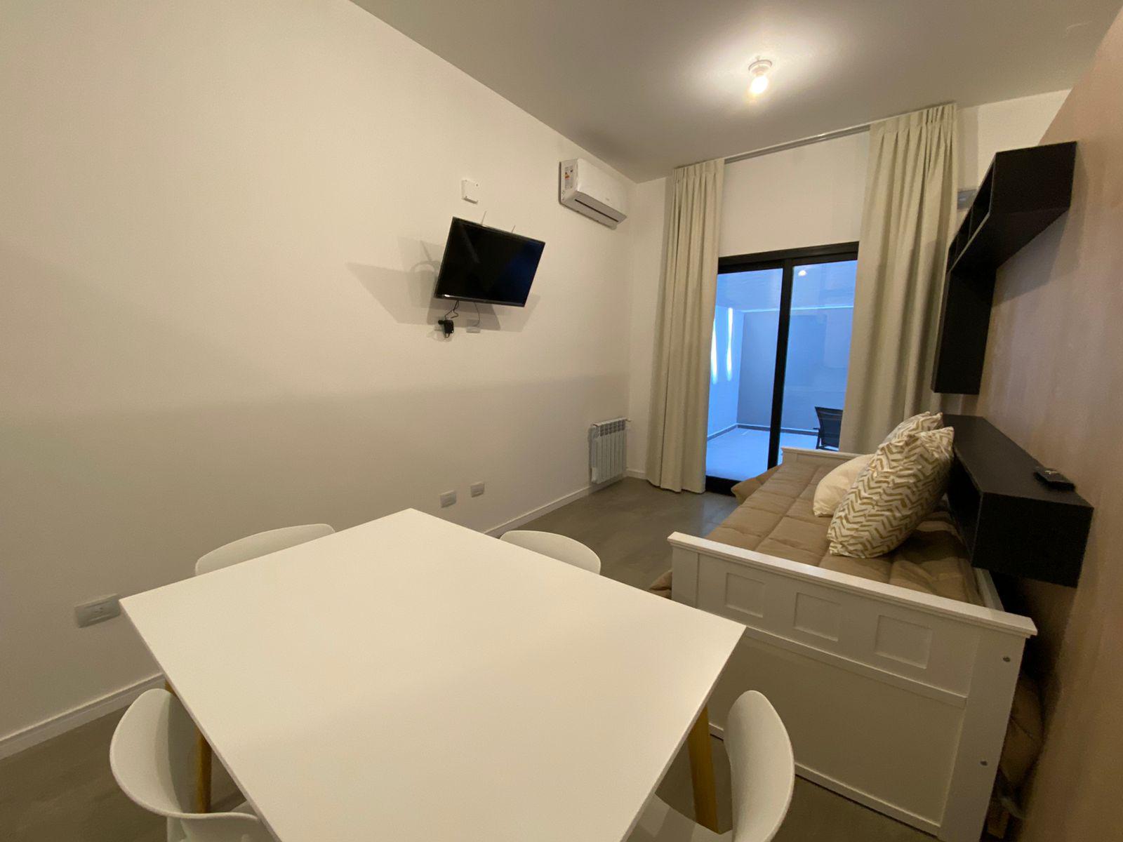 Monoambiente AMOBLADO amplio en alquiler anual con cochera - Imagen 2