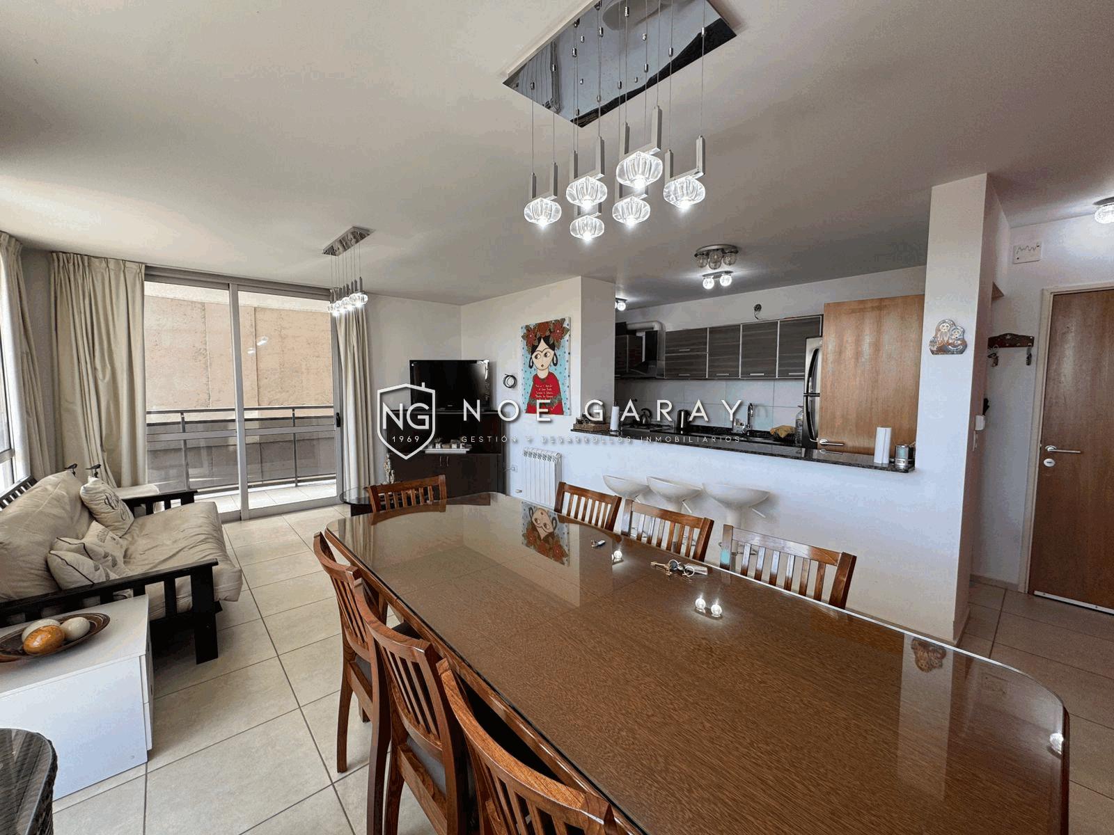 Departamento con balcón perimetral, vistas y cochera - Imagen 5