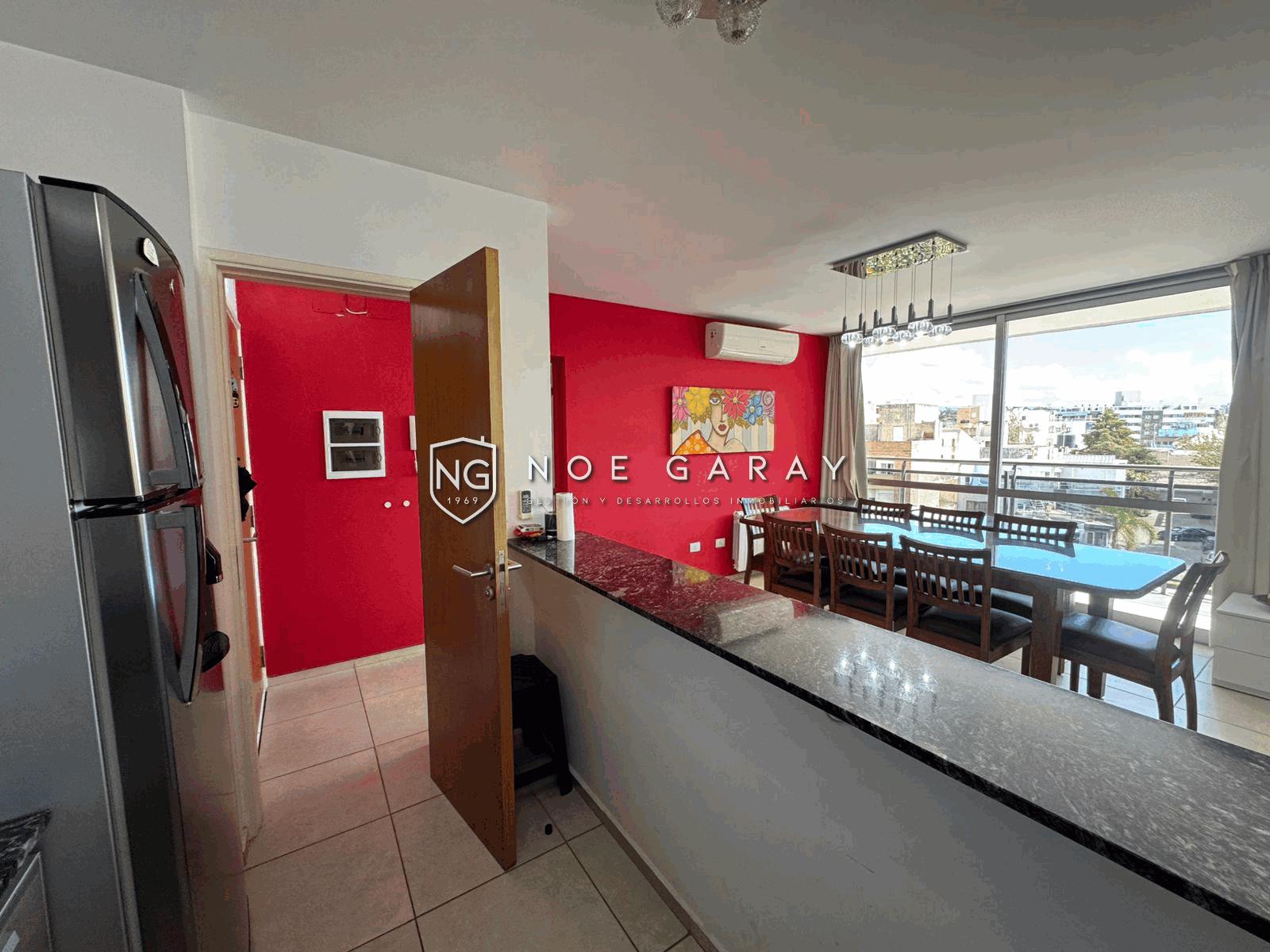 Departamento con balcón perimetral, vistas y cochera - Imagen 6