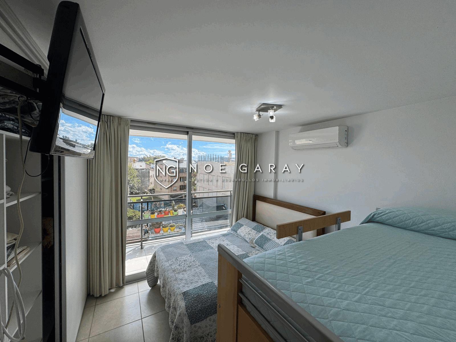 Departamento con balcón perimetral, vistas y cochera - Imagen 9