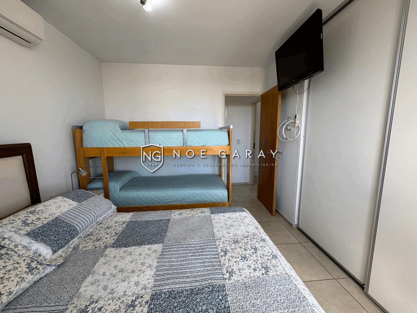 Departamento con balcón perimetral, vistas y cochera - Imagen 10