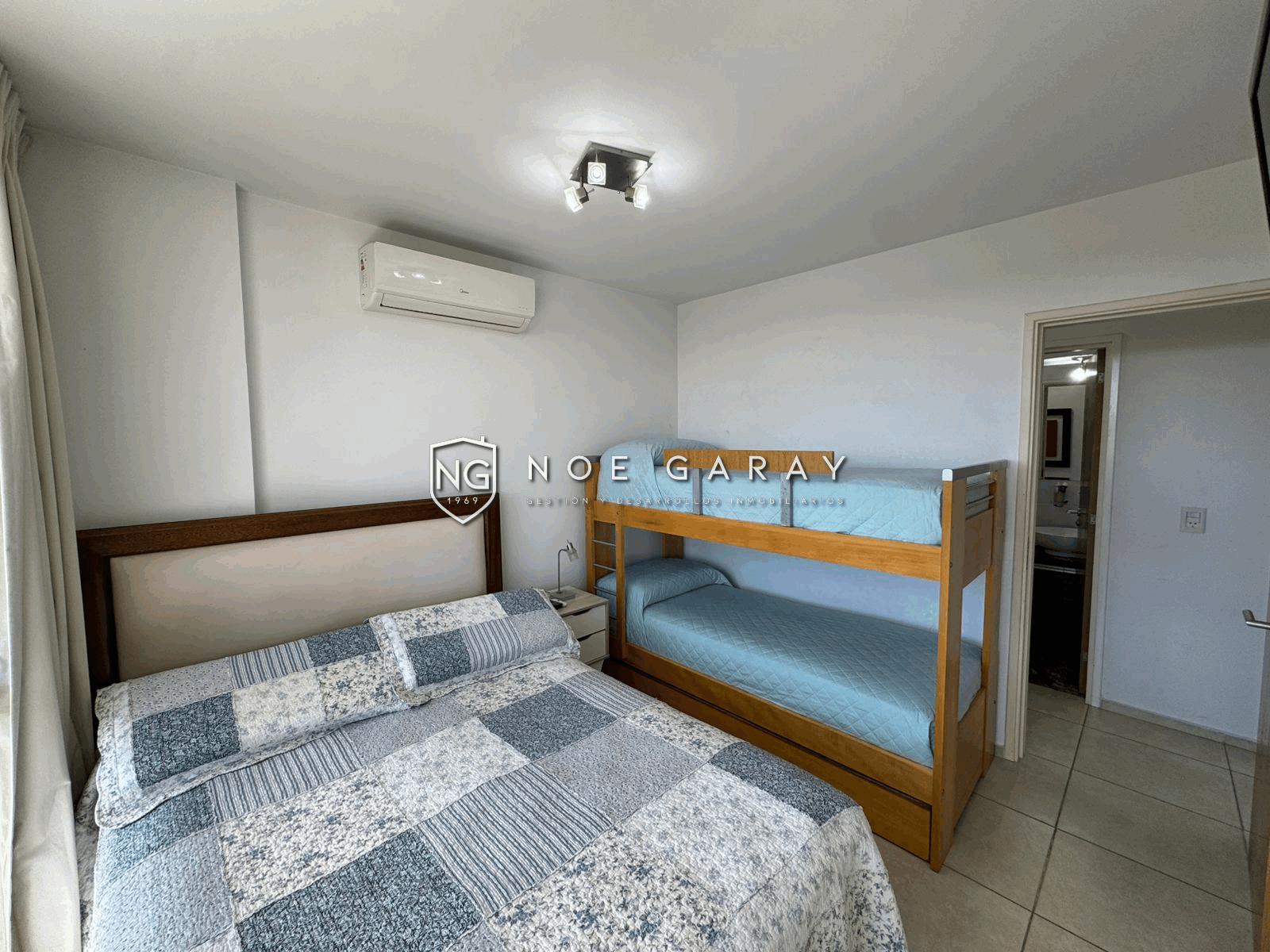 Departamento con balcón perimetral, vistas y cochera - Imagen 11