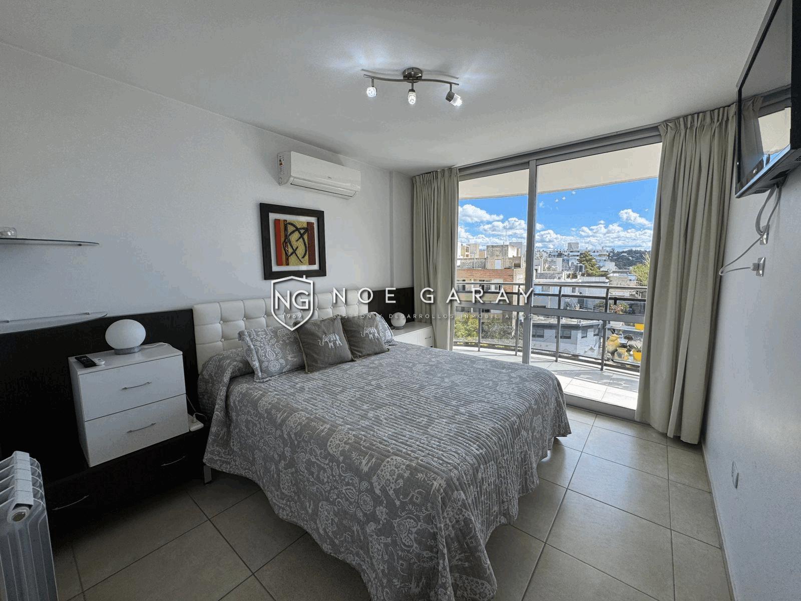 Departamento con balcón perimetral, vistas y cochera - Imagen 13