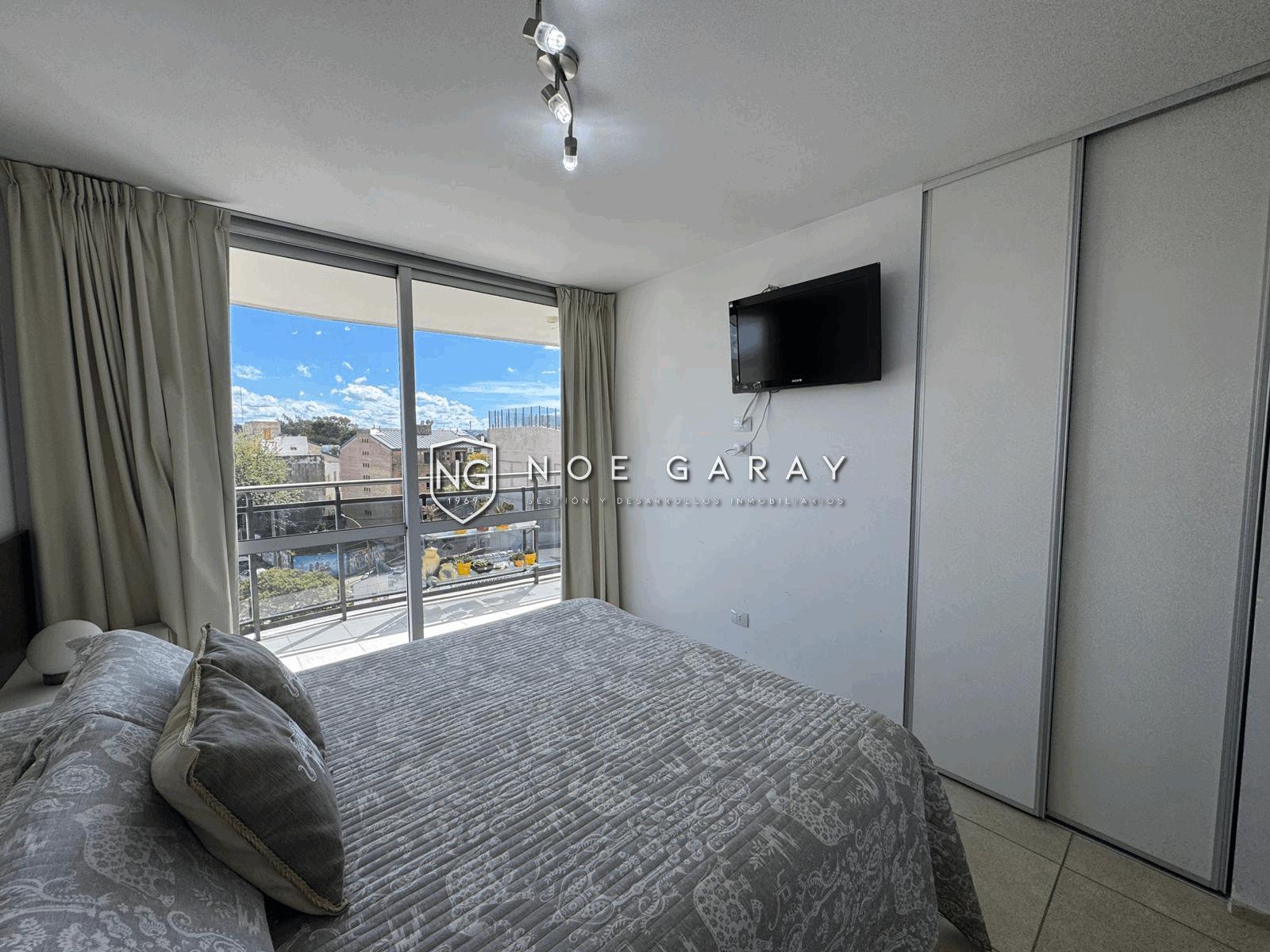 Departamento con balcón perimetral, vistas y cochera - Imagen 14