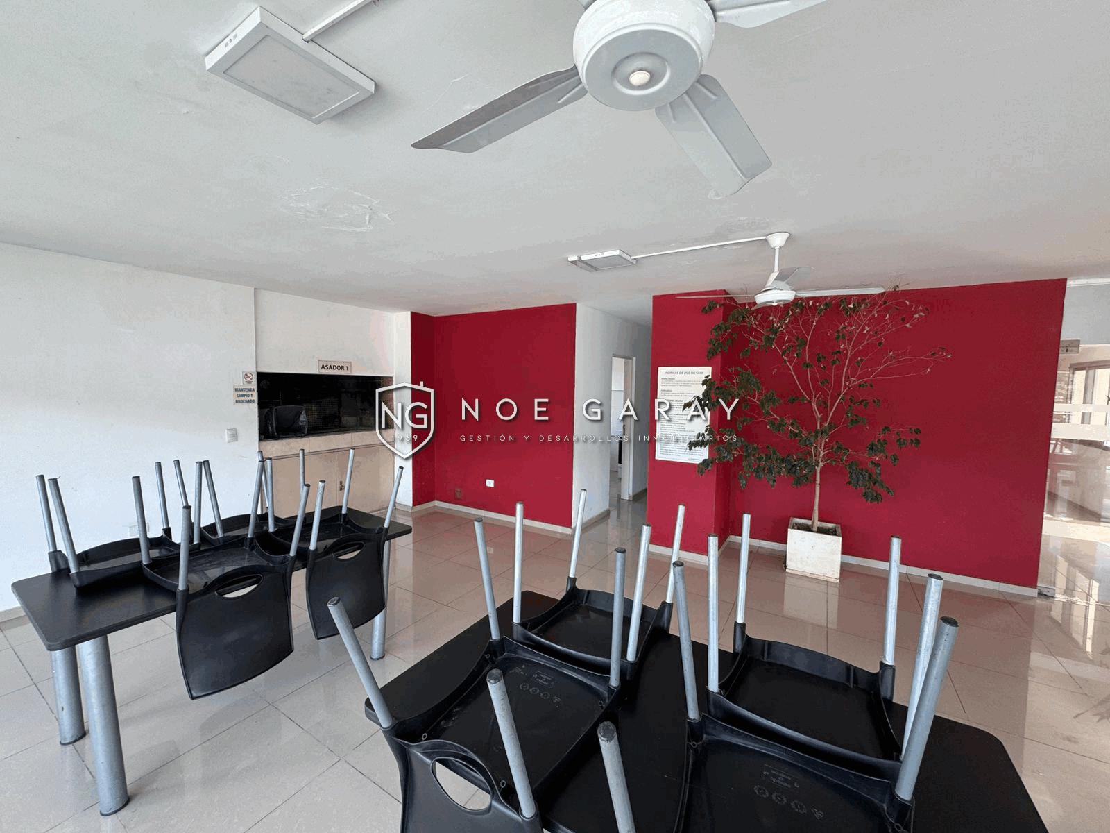 Departamento con balcón perimetral, vistas y cochera - Imagen 25