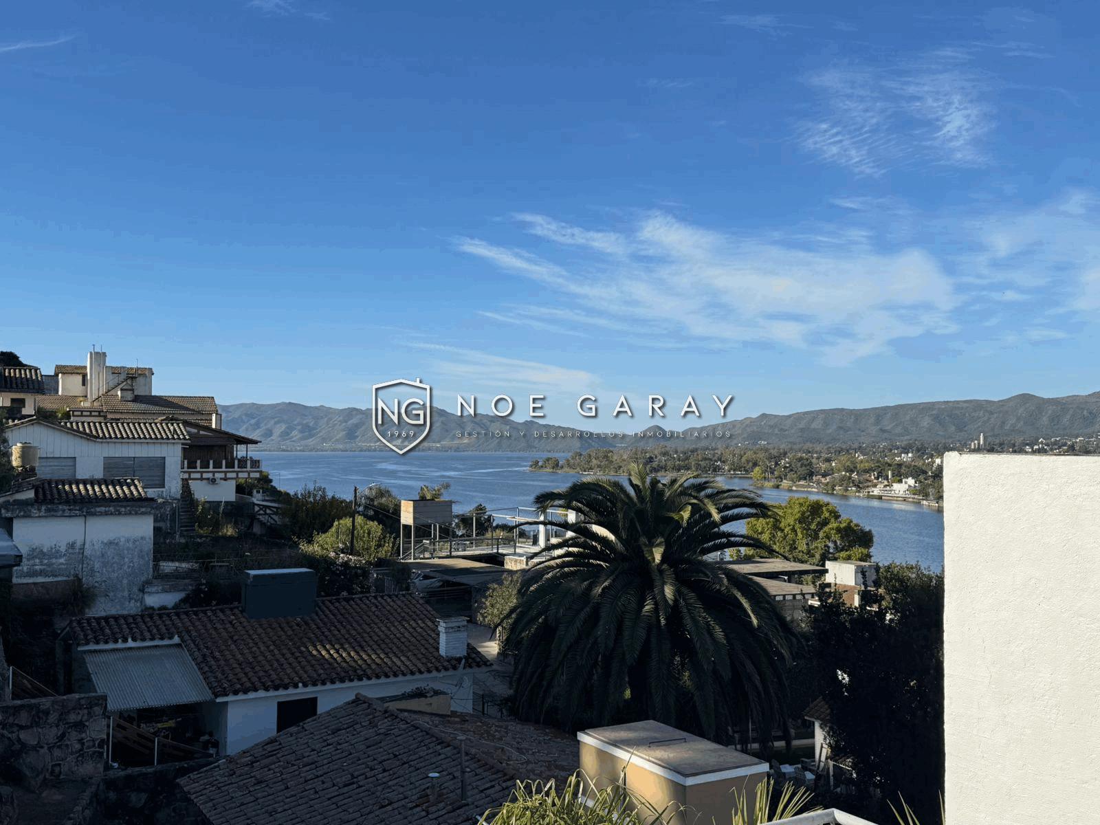 Dpto anual con cochera y hermosa vista AMOBLADO - Imagen 10