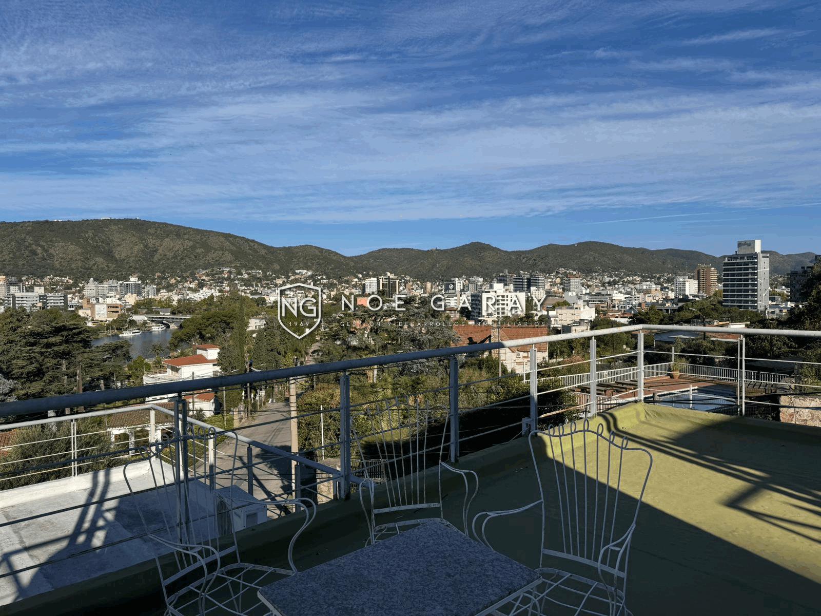 Dpto anual con cochera y hermosa vista AMOBLADO - Imagen 11