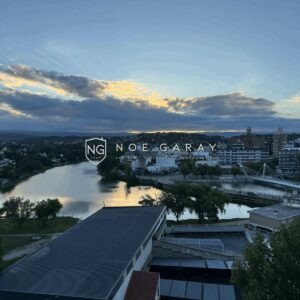 Departamento en venta en el corazón de Villa Carlos Paz  Vista, cochera y piscina climatizada