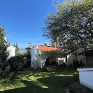 Casa en complejo de pocas unidades en venta con vistas al lago San Roque