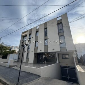 Dpto en venta en pleno centro con cochera y piscina