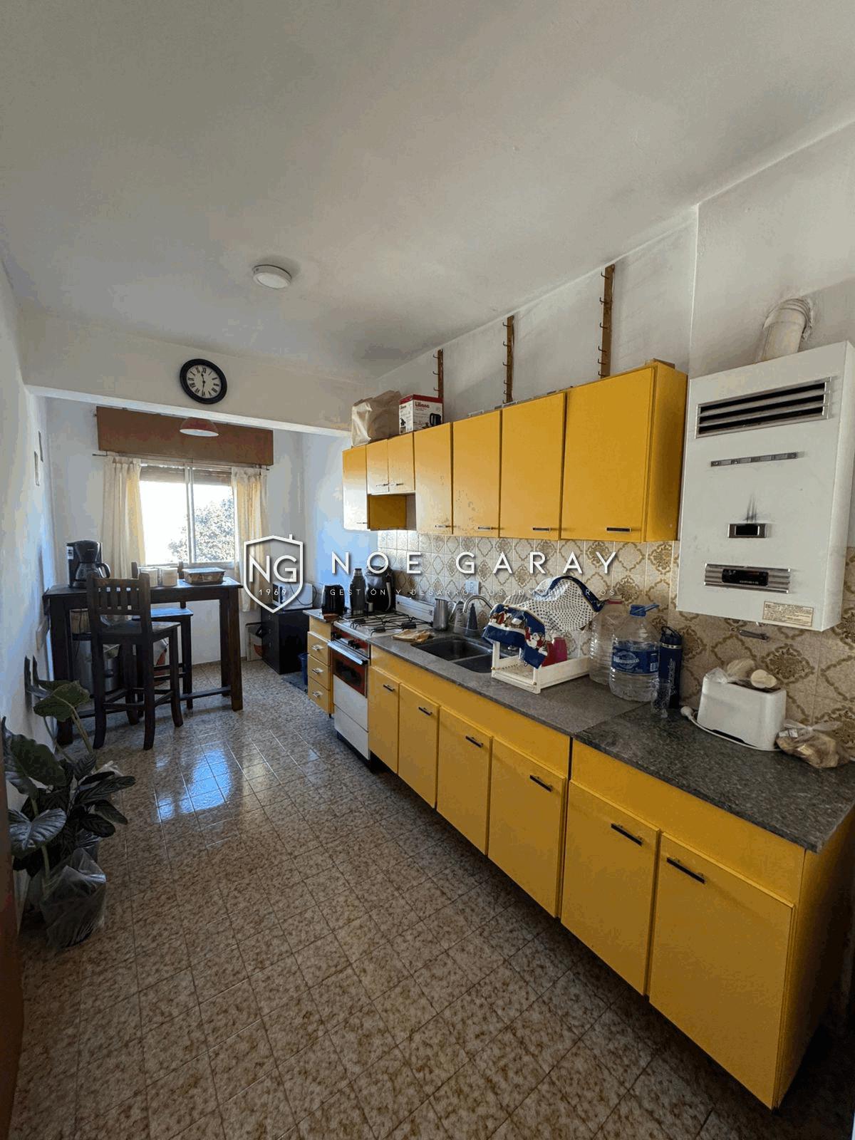 Departamento en alquiler anual el centro con cochera y balcon - Imagen 4