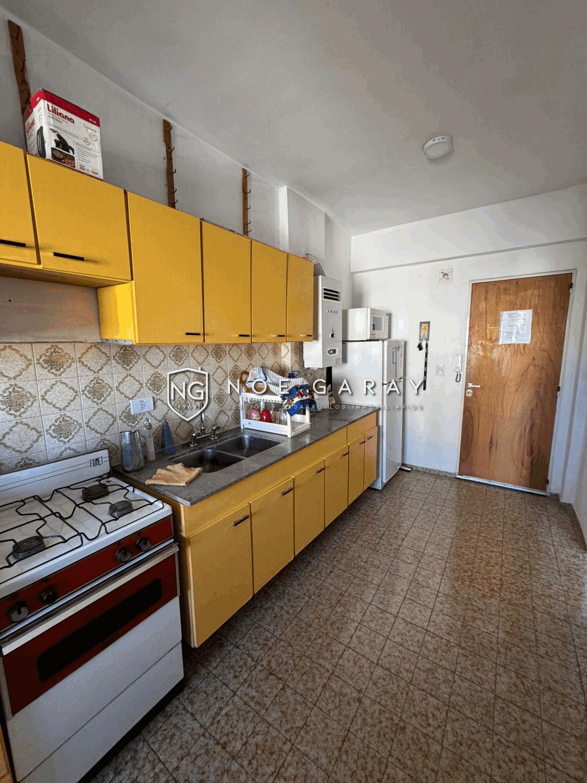 Departamento en alquiler anual el centro con cochera y balcon - Imagen 6
