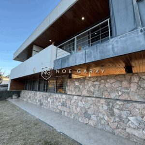 Dpto en venta frente al río con cochera en Villa Carlos Paz