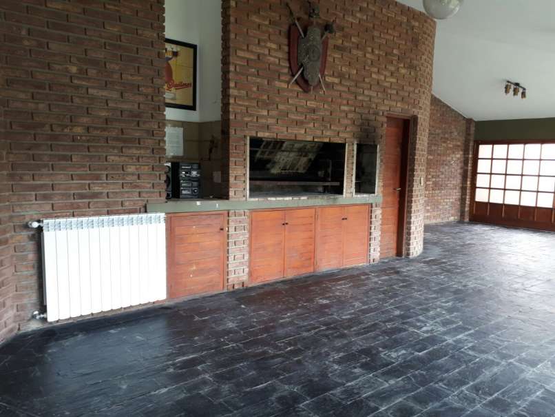 Casa en alquiler anual ideal para comecial o vivienda en plena Av Uruguay - Imagen 3