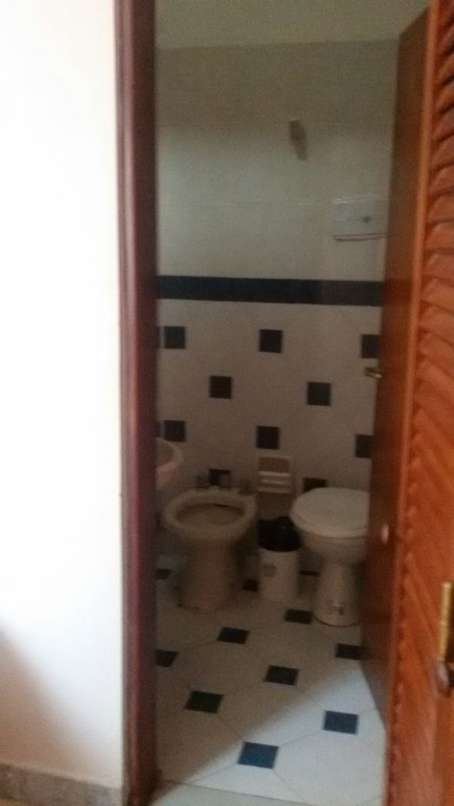 Casa en alquiler anual ideal para comecial o vivienda en plena Av Uruguay - Imagen 11