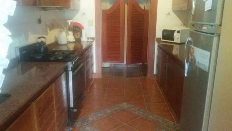Casa en alquiler anual ideal para comecial o vivienda en plena Av Uruguay - Imagen 14