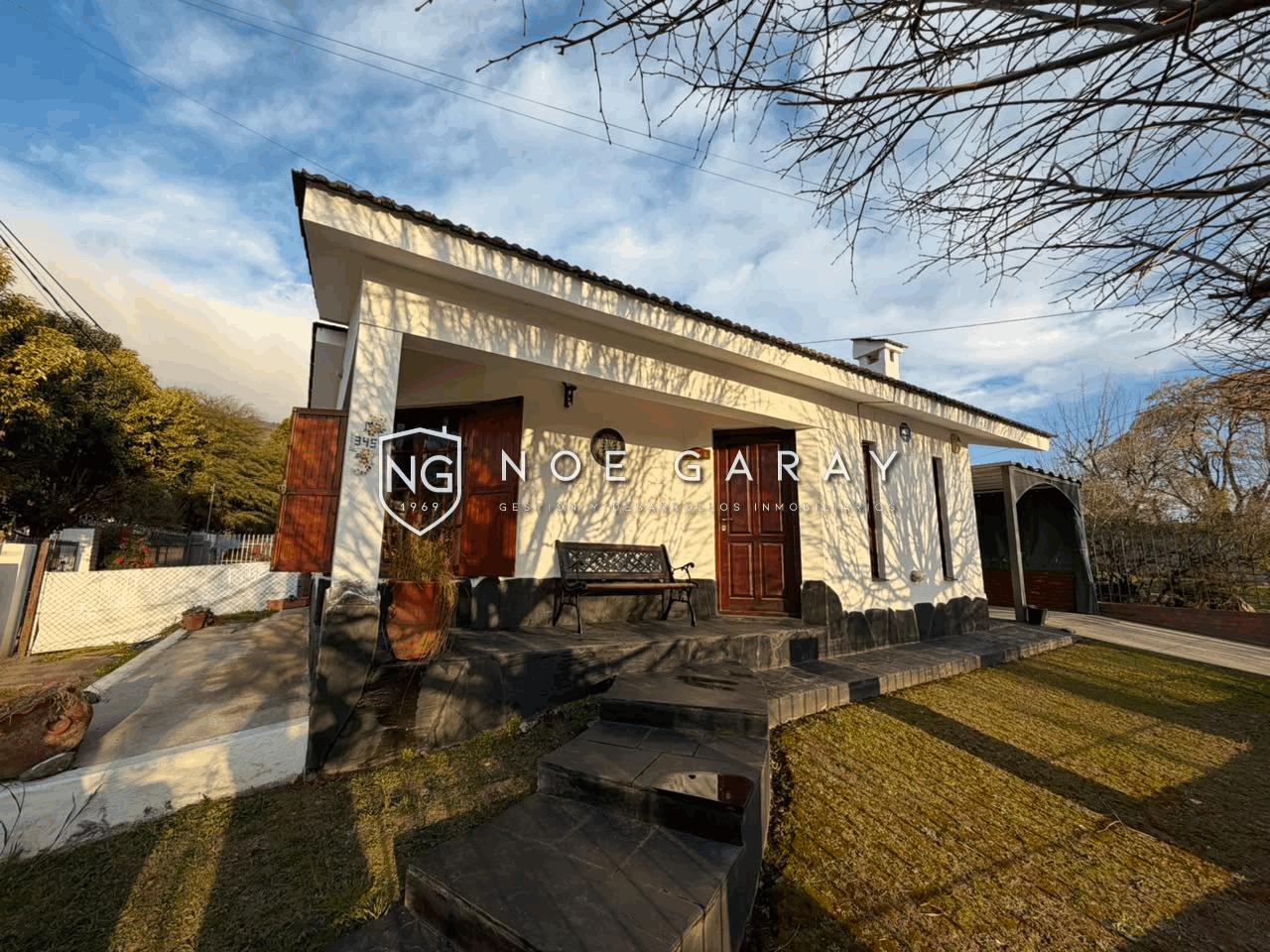 Casa en alquiler anual sobre Av. Carcano