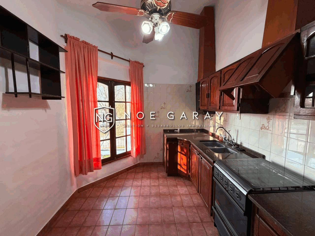 Casa en alquiler anual sobre Av. Carcano - Imagen 7