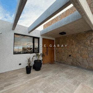 Casa en venta de categoría en barrio semi privado